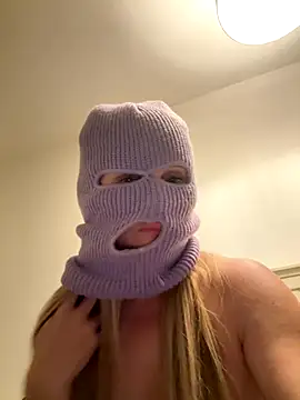 Milfnextdaw online show from October 18, 8:32 pm