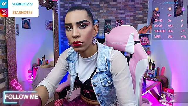 Snapshot of Starhott_ chatting on October 2, 9:42 pm Starhott online show from October 2, 9:42 pm