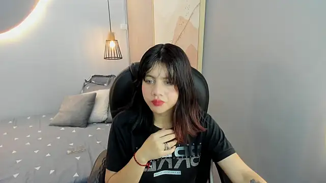 Julieth brown  online show from October 18, 7:59 pm