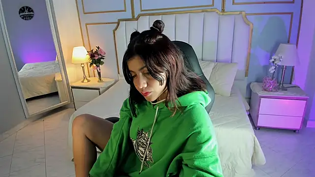 Julieth brown  online show from September 8, 6:40 pm