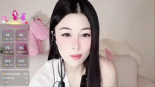 Snapshot of LuLu-Moon chatting on October 12, 7:44 am LuLu-Moon online show from October 12, 7:44 am