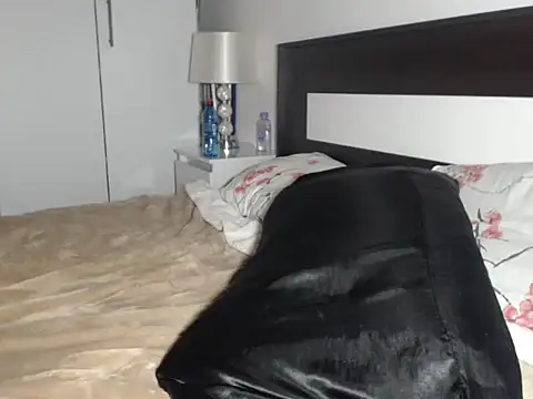 Snapshot of petite_danielle chatting on October 14, 8:44 pm petite danielle online show from October 14, 8:44 pm