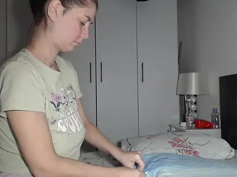 Snapshot of petite_danielle chatting on October 1, 10:59 pm petite danielle online show from October 1, 10:59 pm