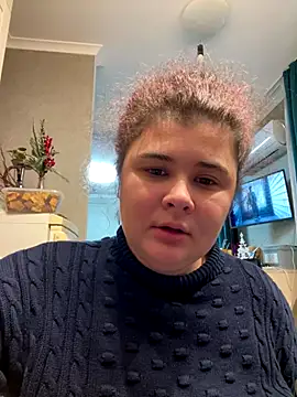 AliceCurlyX online show from December 5, 7:59 pm