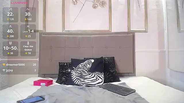 Snapshot of lia_harper_ chatting on September 27, 12:56 pm lia harper online show from September 27, 12:56 pm
