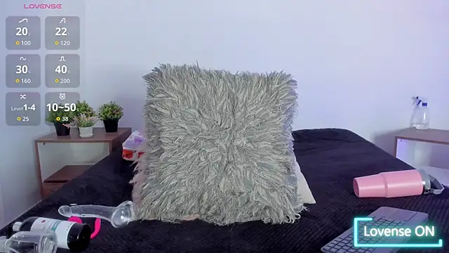 hailey hadid online show from September 22, 7:12 pm