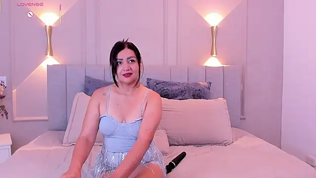 victoria bourne online show from November 19, 7:47 pm