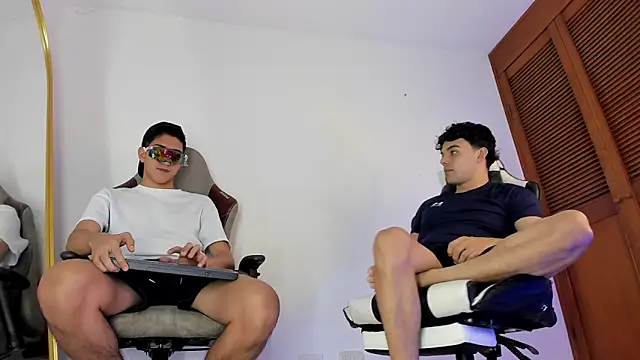 sotooliver3 online show from February 26, 10:09 pm