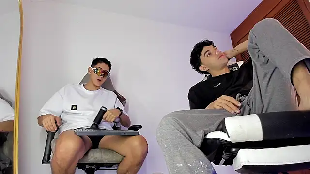 sotooliver3 online show from February 23, 8:52 pm