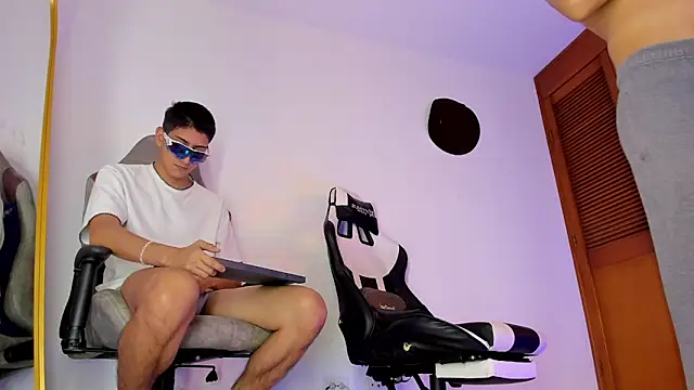 sotooliver3 online show from October 15, 10:01 pm