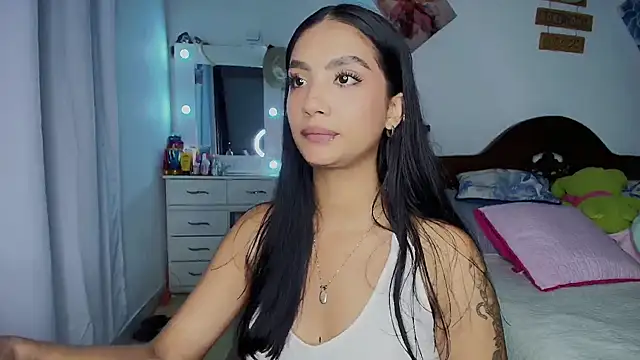 mia yireth online show from October 14, 12:24 am