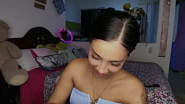 mia yireth online show from September 22, 1:26 am