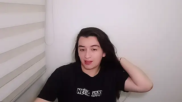 Snapshot of DanniG2000_ chatting on October 4, 3:23 am DanniG2000 online show from October 4, 3:23 am