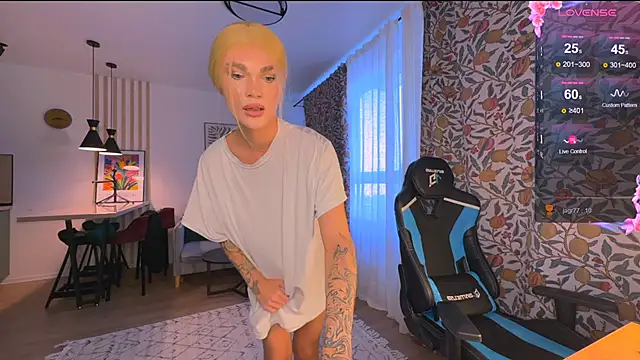 Snapshot of my-muse chatting on October 3, 12:43 pm my-muse online show from October 3, 12:43 pm