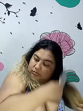 curvy diva  online show from October 10, 11:15 am