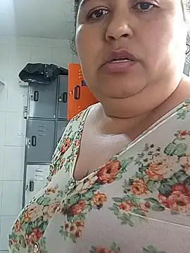 curvy diva  online show from November 30, 1:15 pm