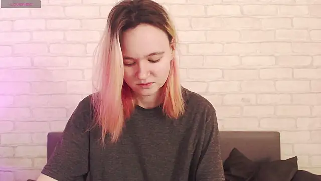 Ericha Stone online show from April 3, 1:36 am