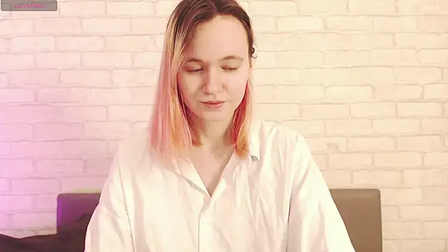 Ericha Stone online show from March 21, 1:43 am