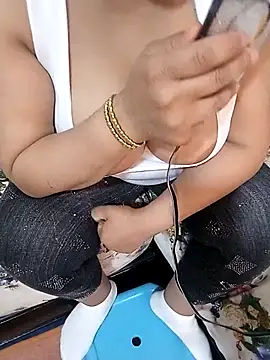 Snapshot of Mayamimi chatting on October 1, 1:05 pm Mayamimi online show from October 1, 1:05 pm