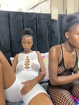 SexyPetitex25 online show from March 7, 10:50 pm