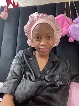 SexyPetitex25 online show from November 17, 9:59 pm