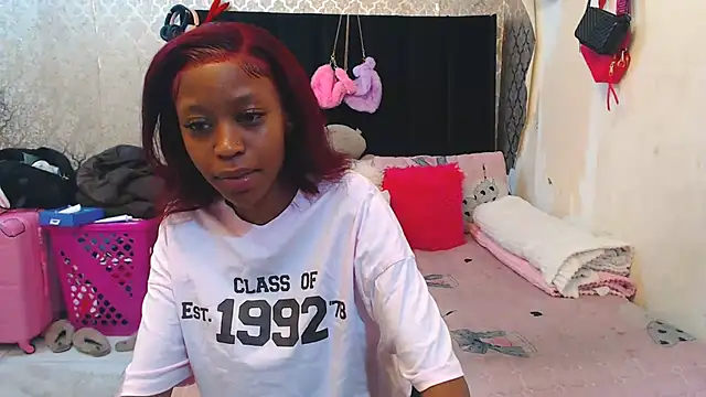 SexyPetitex25 online show from November 24, 5:37 pm