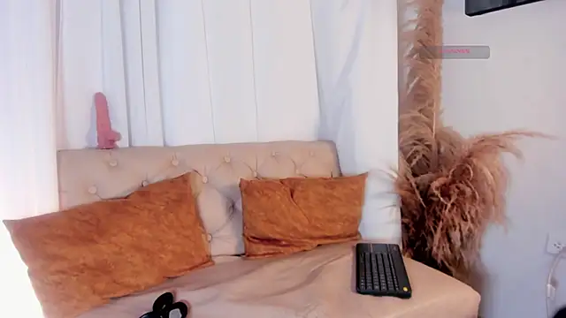 Nicolletease online show from November 25, 2:08 pm