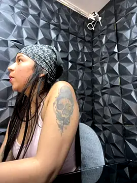 lil charme online show from October 31, 9:08 pm