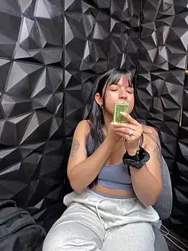 lil charme online show from September 9, 10:09 pm