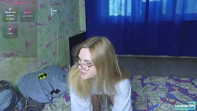 HelenMartines online show from June 3, 1:12 pm