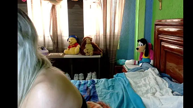  Charlize theron  online show from March 23, 9:10 pm