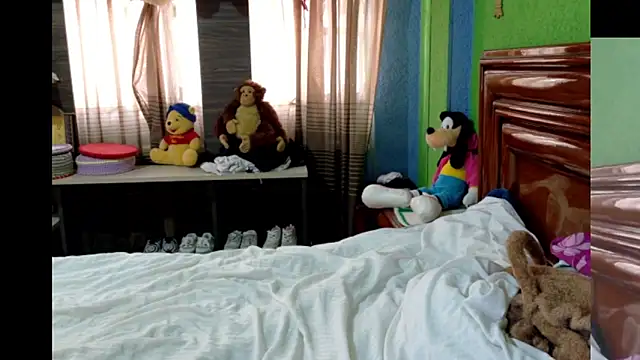  Charlize theron  online show from March 4, 9:32 pm