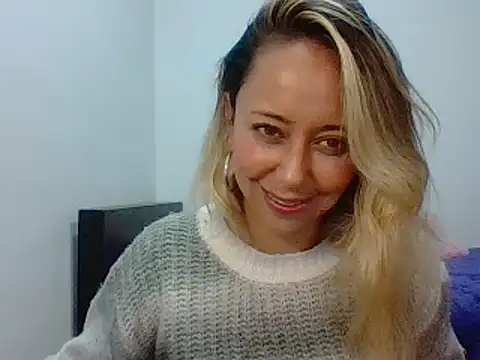 Snapshot of leah_susman chatting on September 16, 1:24 am leah susman online show from September 16, 1:24 am