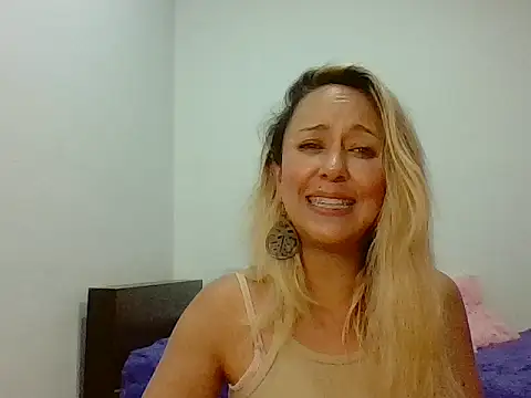 Snapshot of leah_susman chatting on September 11, 3:40 am leah susman online show from September 11, 3:40 am