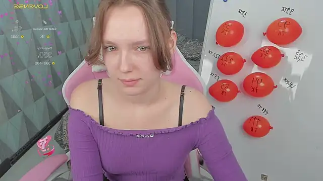 Snapshot of Hellena_Here chatting on September 19, 4:33 am Hellena Here online show from September 19, 4:33 am