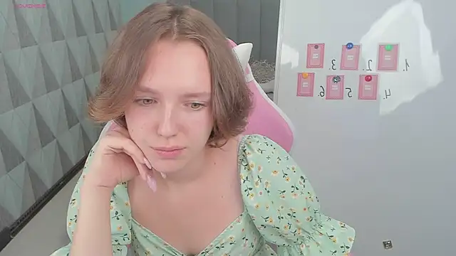 Snapshot of Hellena_Here chatting on September 17, 4:10 am Hellena Here online show from September 17, 4:10 am