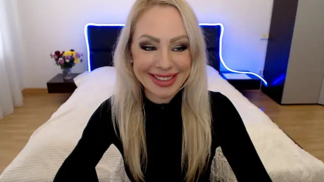 Tina Shines online show from November 8, 11:59 am