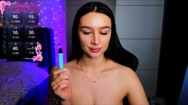 Veronica Larsson online show from February 6, 1:47 pm