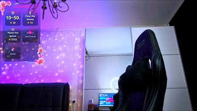 Veronica Larsson online show from April 2, 1:41 pm