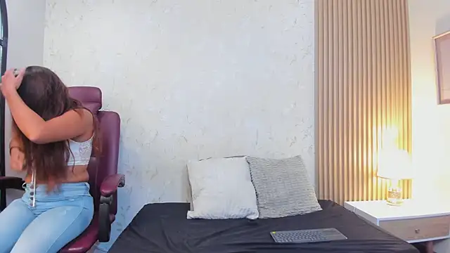 aliceandsia online show from March 11, 8:11 pm