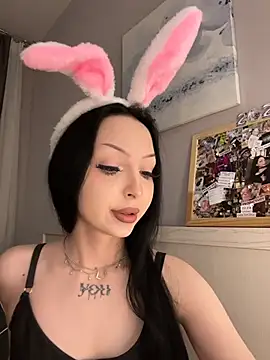 Lina Thornton  online show from April 4, 7:56 pm