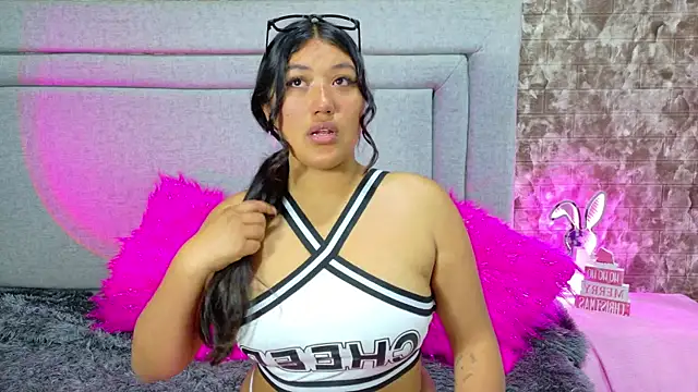 SharaRous online show from December 5, 1:12 pm