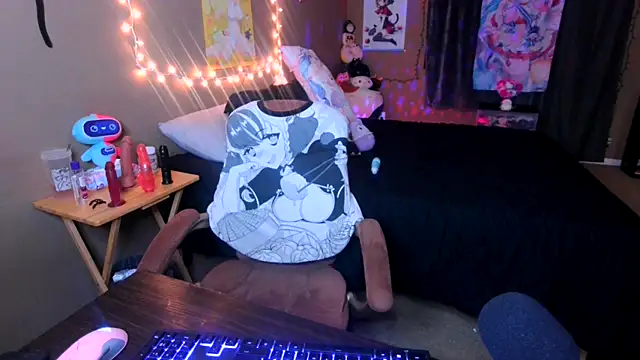 LunaSynns online show from June 27, 3:29 am