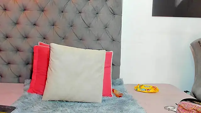 nahiroby ebony online show from April 8, 4:53 pm