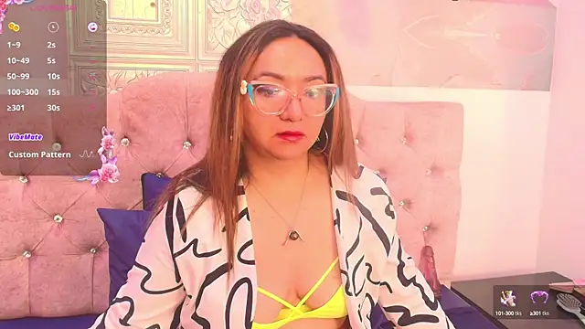 Snapshot of leyla_smithh chatting on September 30, 12:11 pm leyla smithh online show from September 30, 12:11 pm
