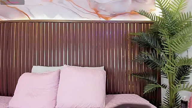 Roxie-NS online show from April 5, 1:21 pm