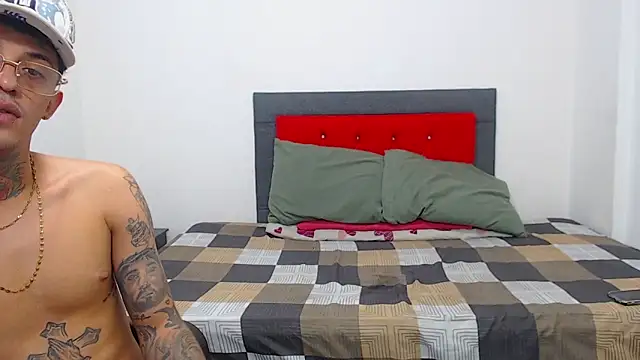 miawhithee online show from September 18, 10:41 pm