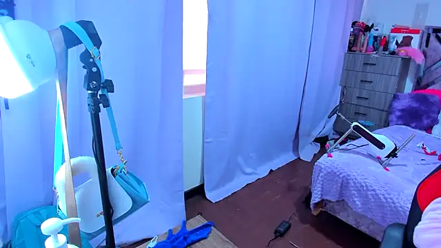 Luna Analya online show from December 15, 9:09 pm