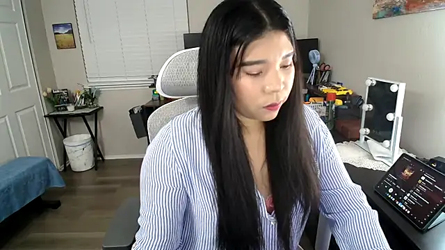 SHEILYN  online show from April 7, 4:14 am