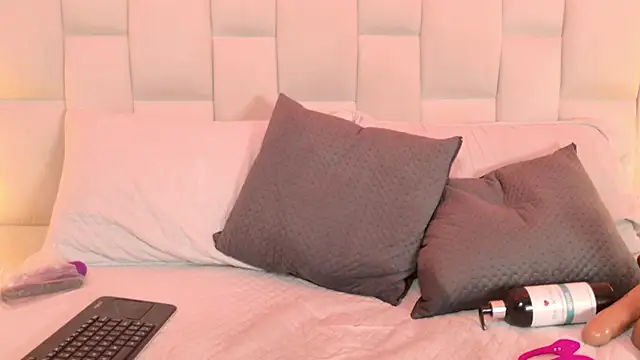 Snapshot of scarlett_sm chatting on October 4, 8:24 pm scarlett sm online show from October 4, 8:24 pm